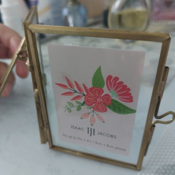 Isaac Jacobs Super Cute Vintage Feel Gold Trim Rusty Mini Photo Frame Stand - Picture 1 of 6